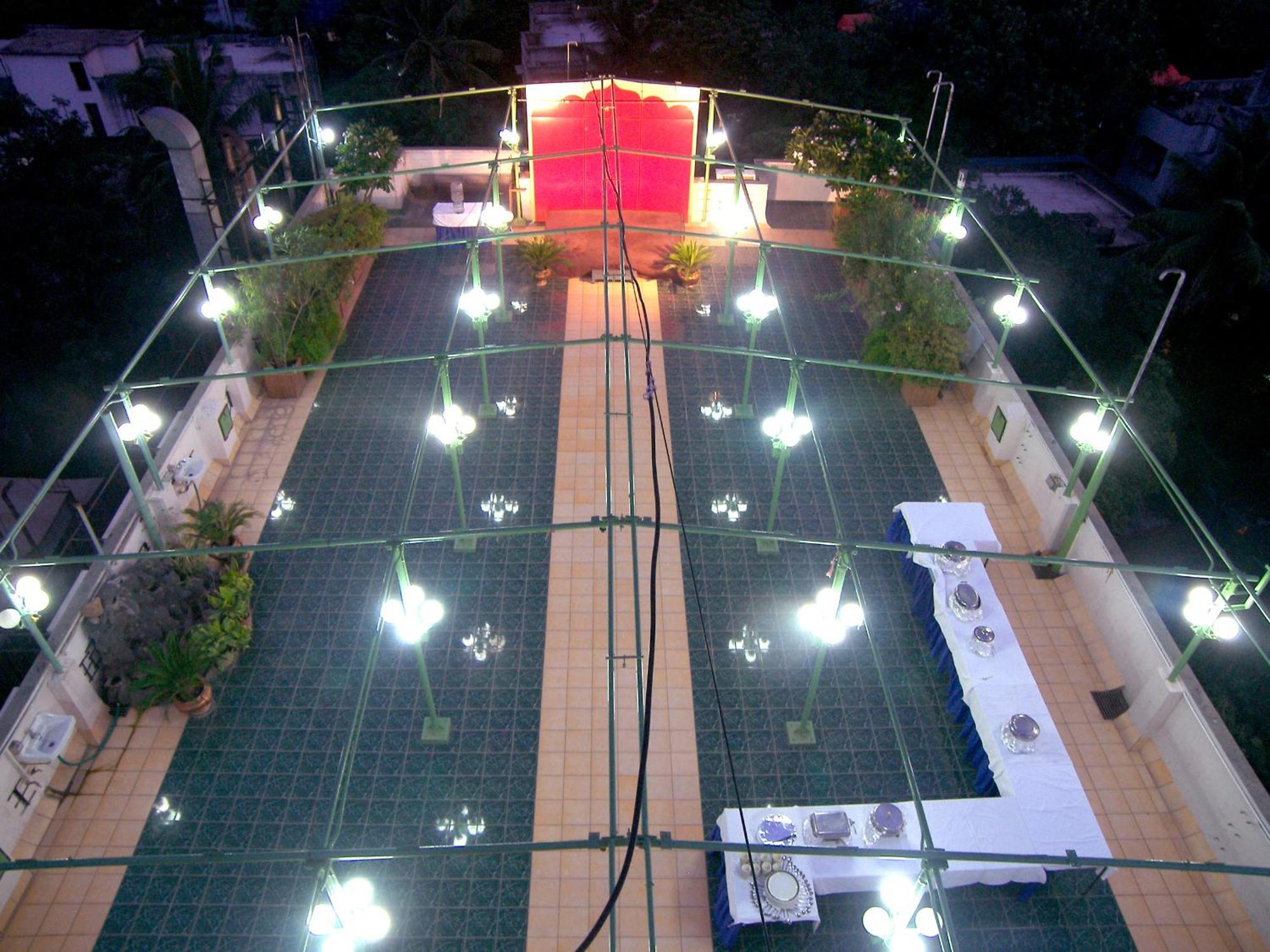 Shreyas Hotel 3*