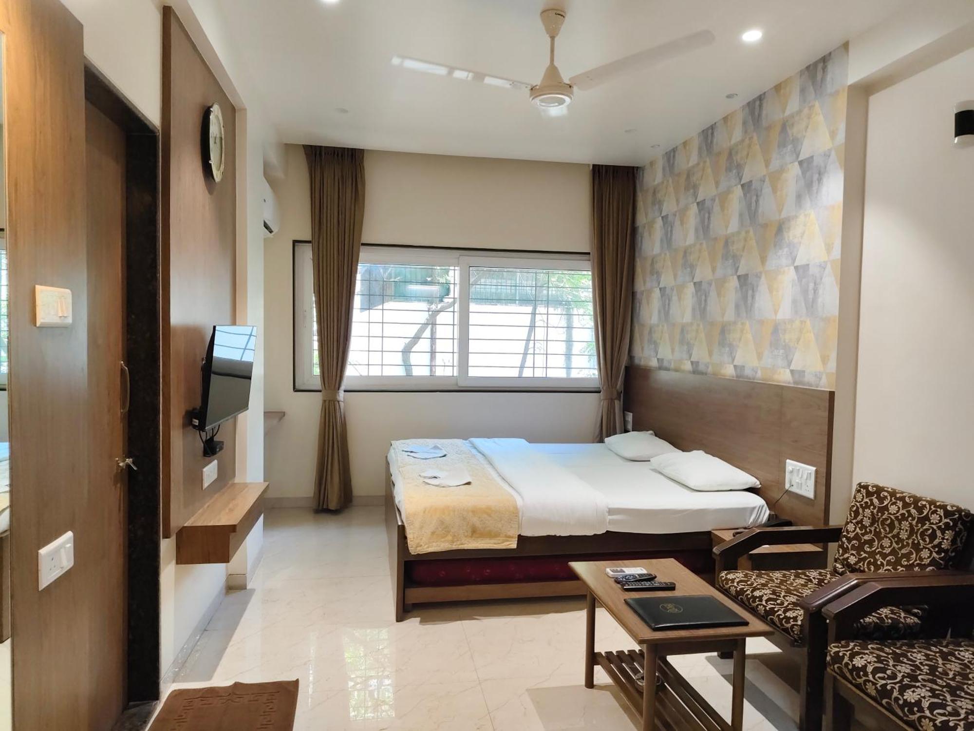 Shreyas Hotel