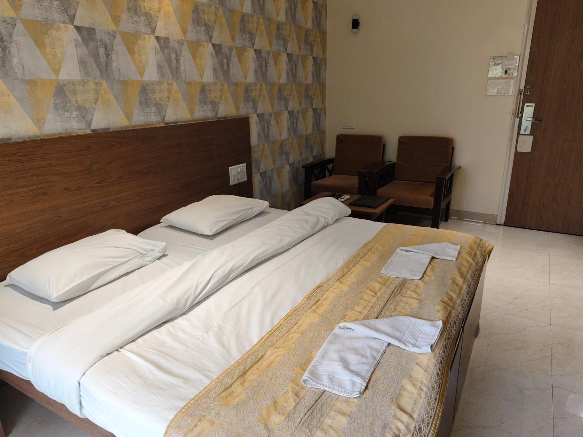 Shreyas Hotel