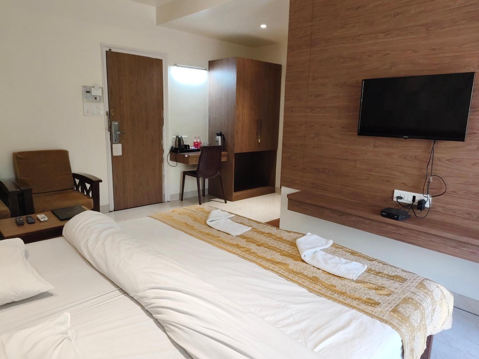 Hotel Shreyas 3*