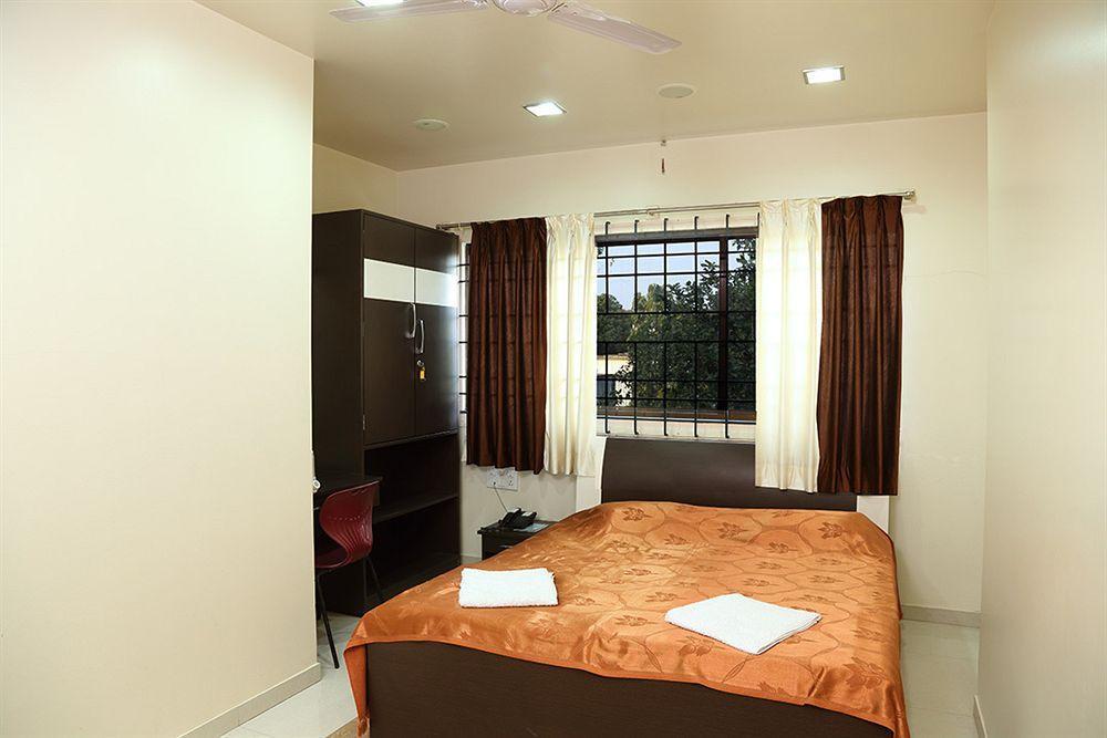 Shreyas Hotel 3*
