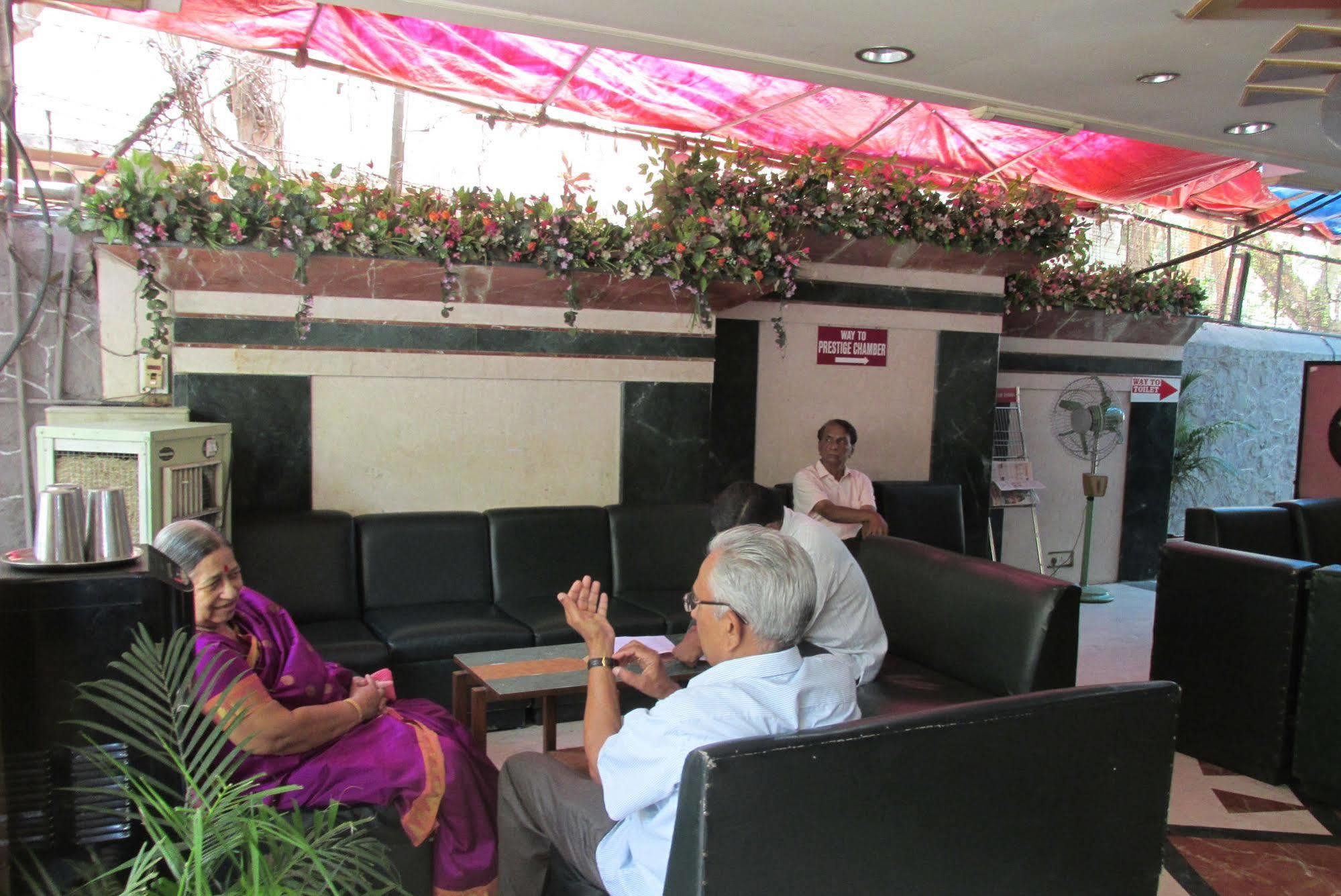 Shreyas Hotel